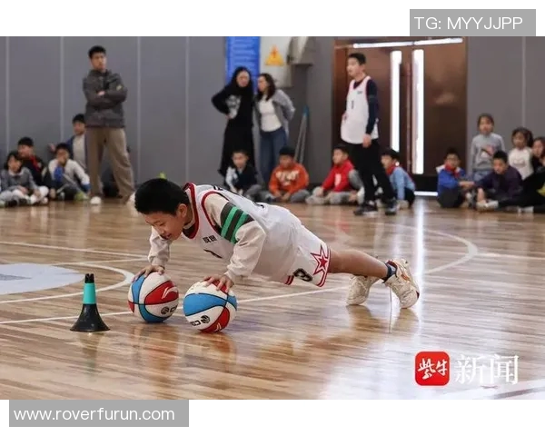 同曦男篮走进南京市成贤街小学