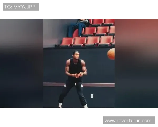 布朗尼积极拼抢 助范德比尔特轻松得分 布朗尼积极拼抢 助范德比尔特轻松得分