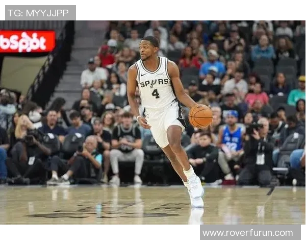 福克斯谈文班缺阵:防守需调整,科内特护筐可靠 福克斯谈文班缺阵:防守需调整,科内特护筐可靠